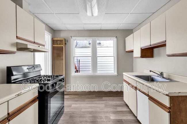 Building Photo - 1247 Hertel Ave