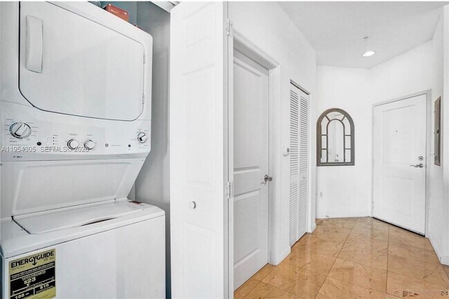 Building Photo - 7900 Harbor Island Dr