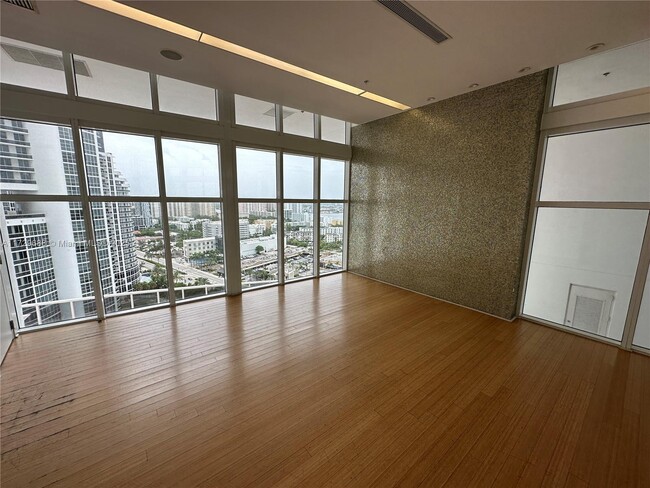 Building Photo - 18201 Collins Ave