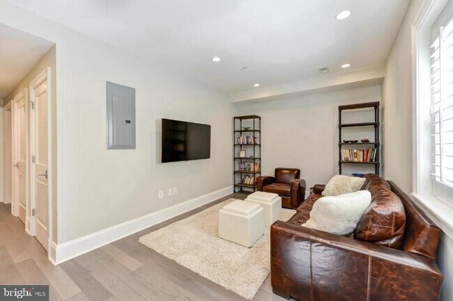 Building Photo - 3921 Fulton St NW