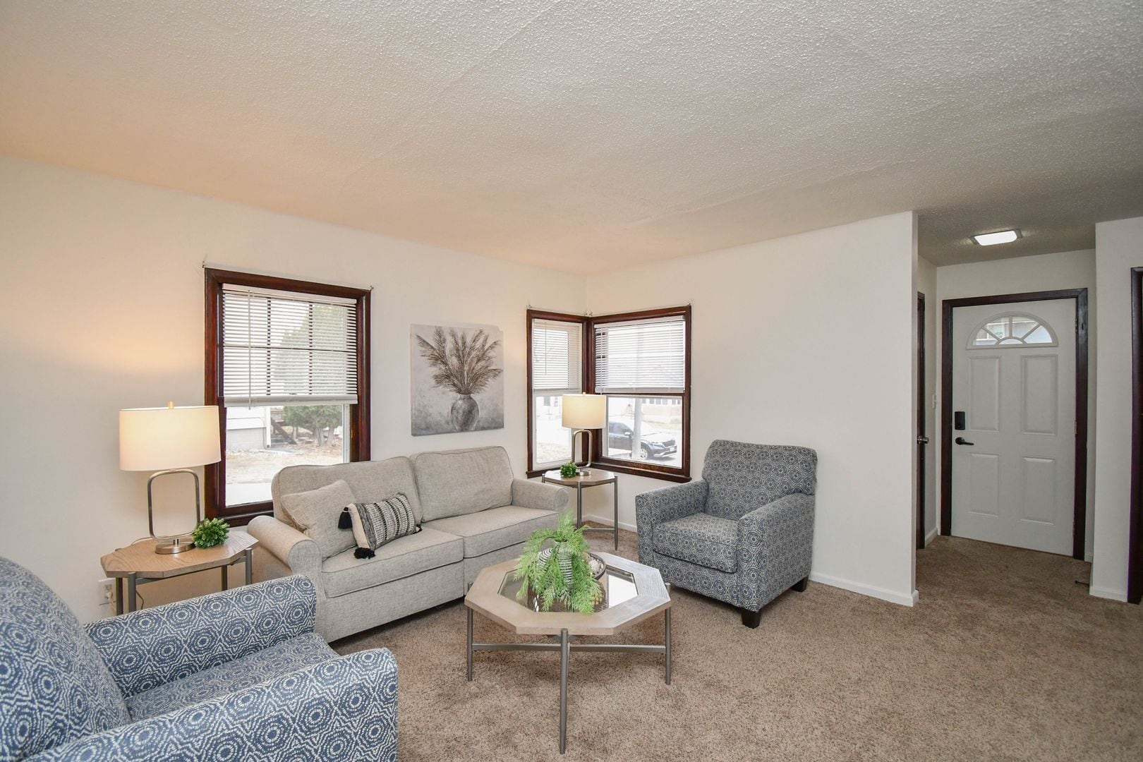 Building Photo - 306 S Chicago Ave