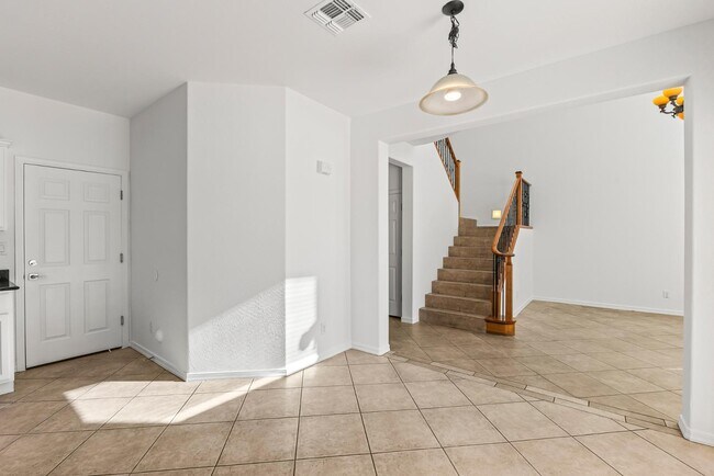 Building Photo - 2535 W Lucia Dr