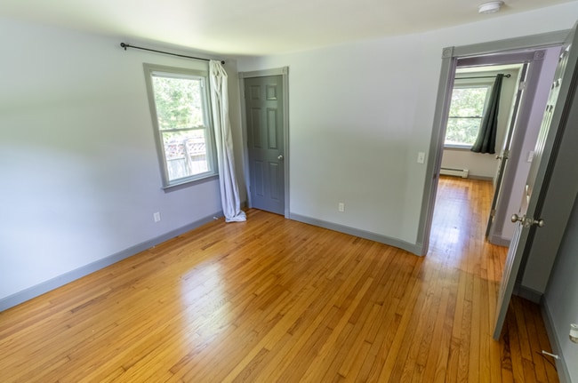 Building Photo - 2 Bedroom Ranch with Solar Panels, great e...