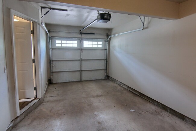 Building Photo - 2180 Knotty Pine Tr