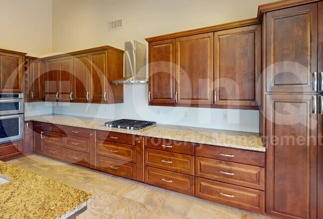 Building Photo - 990 S Avenida Los Reyes