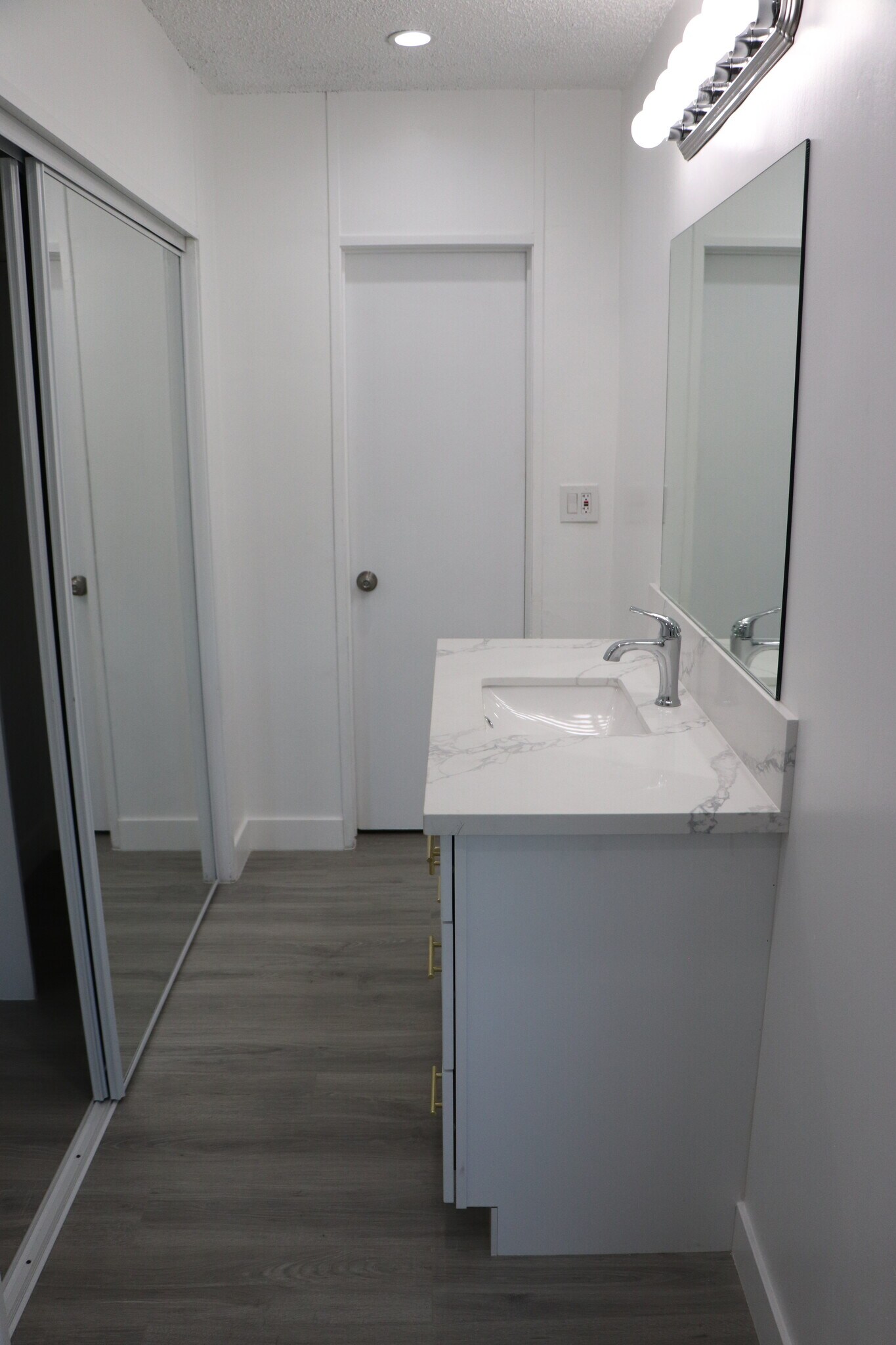 Building Photo - 6104 Costello Ave