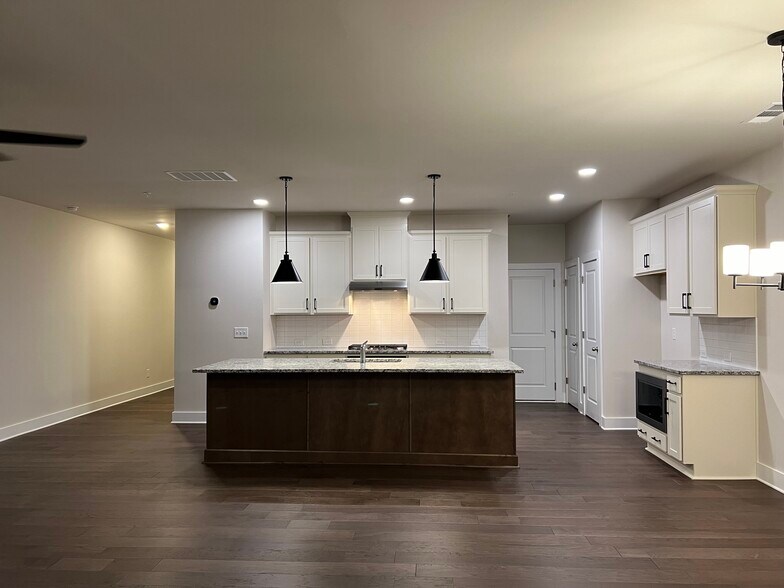 Building Photo - 1245 Willowcrest Way