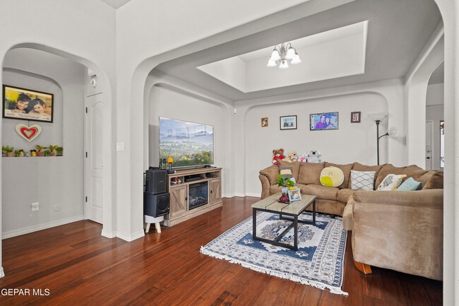 Building Photo - 14560 Meadow Lawn