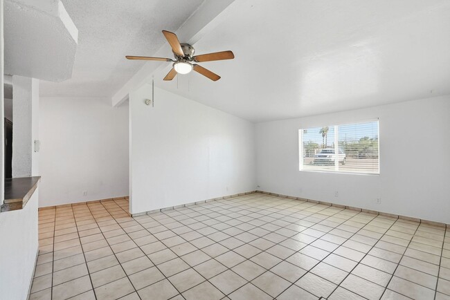 Building Photo - Pending/ Rented - Beautifully Remodeled Home in a Central Tucson Location!