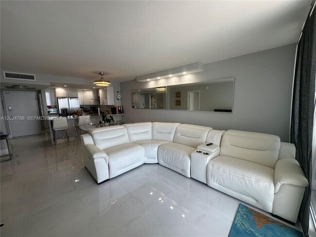 Building Photo - 2030 S Ocean Dr