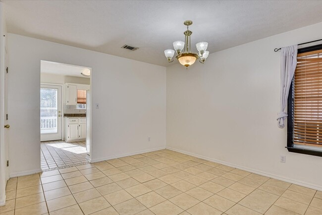 Building Photo - 110 Spring Oak Ln