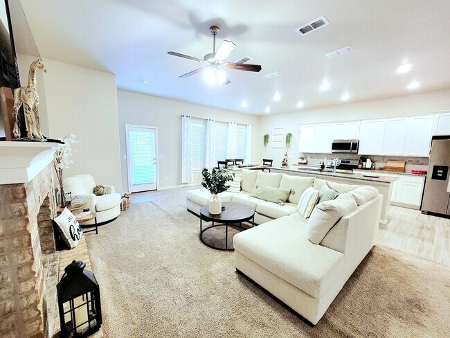 Building Photo - FULLY FURNISHED! Stunning 3/2/2