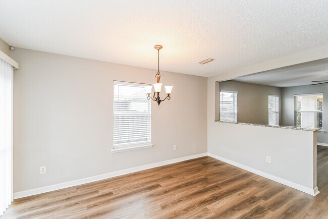 Building Photo - 2236 Fresco Dr