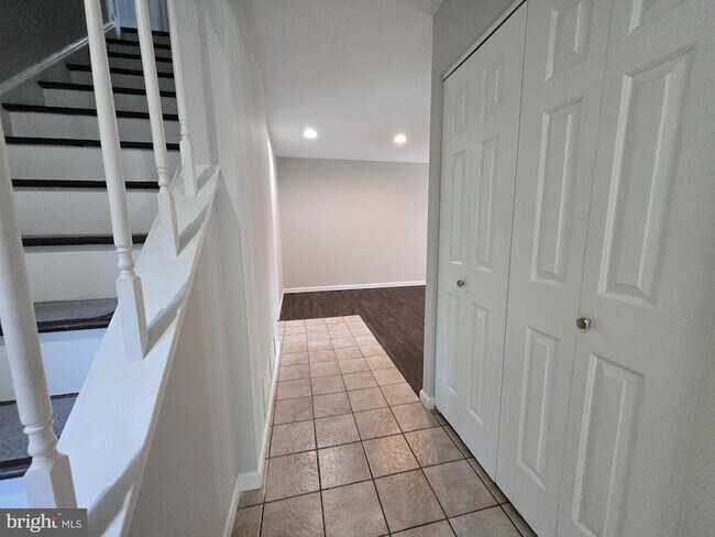 Building Photo - 1006 Worthington Dr