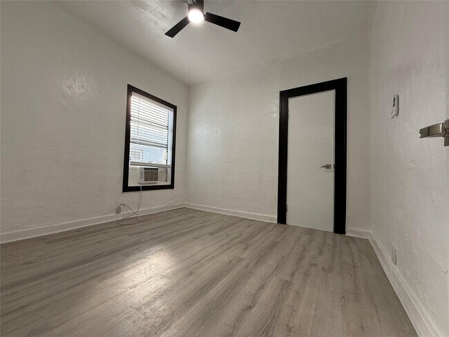 Building Photo - 1947 Madison St