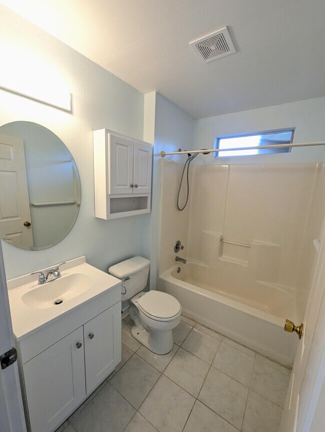 Building Photo - 7300 Rexford St