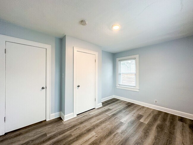 Building Photo - 840-840 N Chester Ave