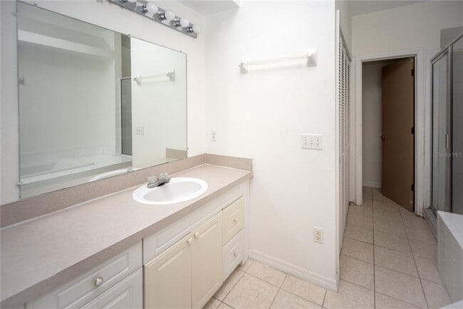 Building Photo - 811 Orchid Dr