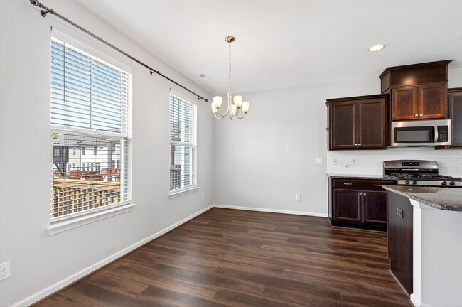 Building Photo - ***Pending*** Beautiful 4BR End-Unit Townhome in Prime Apex Location!