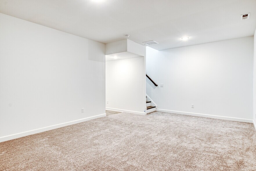 Building Photo - 221 Addison Ct