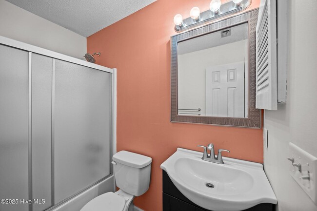 Building Photo - 123 W Victoria Ct