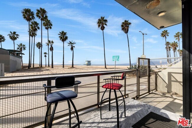 Building Photo - 3007 Ocean Front Walk