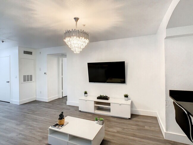 Building Photo - Westpointe Boulevard, Orlando, FL 32835 - 2 BR 2 BA condo