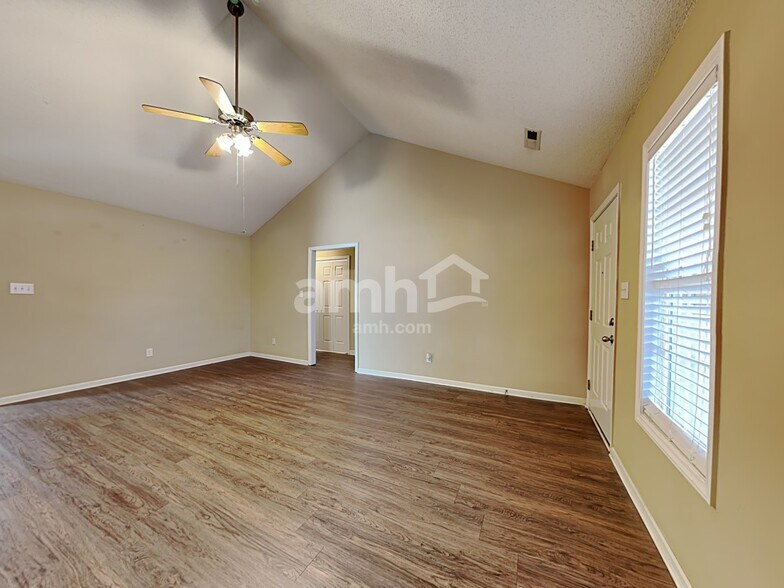 Building Photo - 1732 Ammons Dr