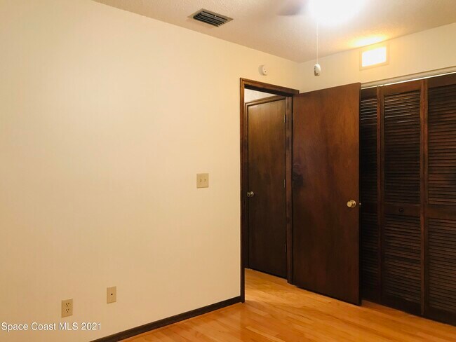 Building Photo - 2716 Longwood Blvd