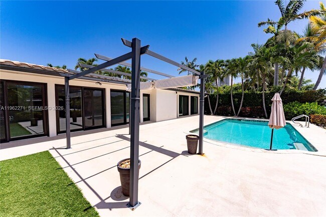 Building Photo - 636 Hibiscus Dr