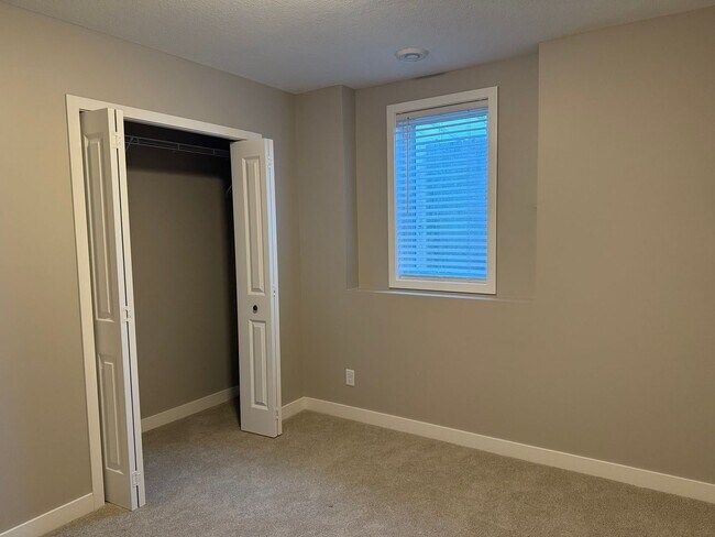 Building Photo - Comfort & Space Await in This Stunning 4BR Dayton Home