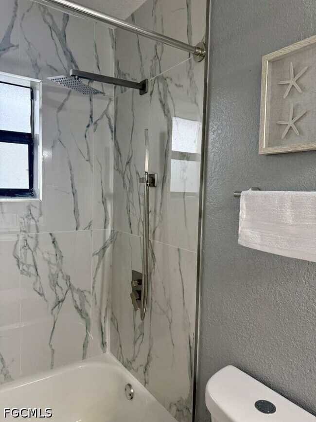 Building Photo - 930 SW 34th St