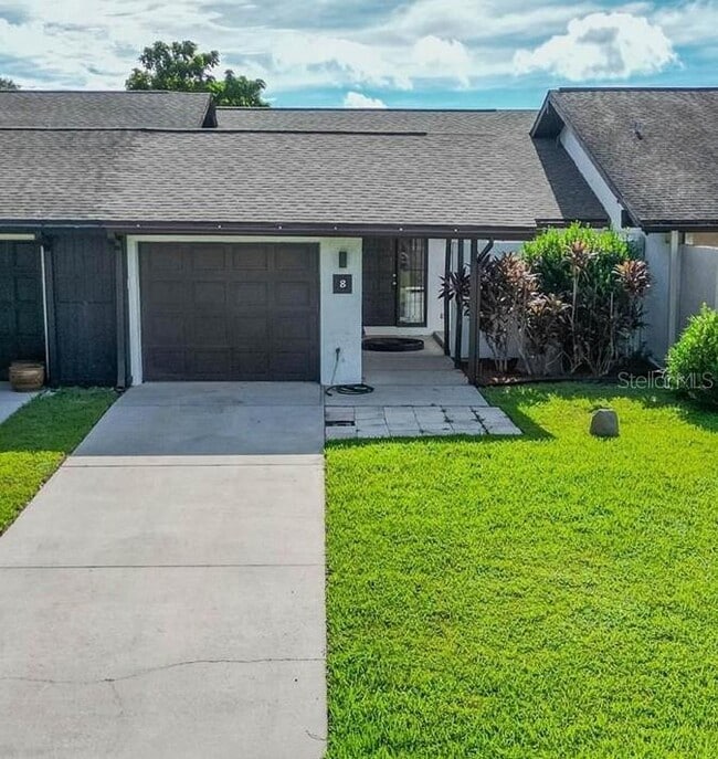 Building Photo - 8 Huntley Ct