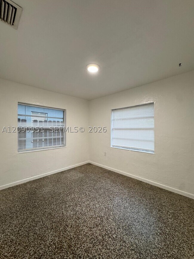 Building Photo - 1416 SW 27th St