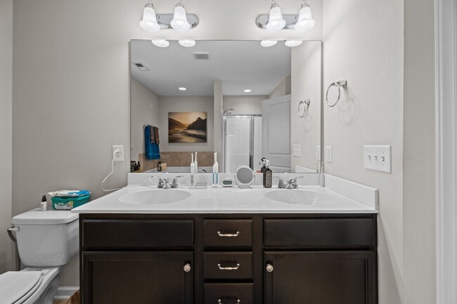 Building Photo - 211 Lynden Ln