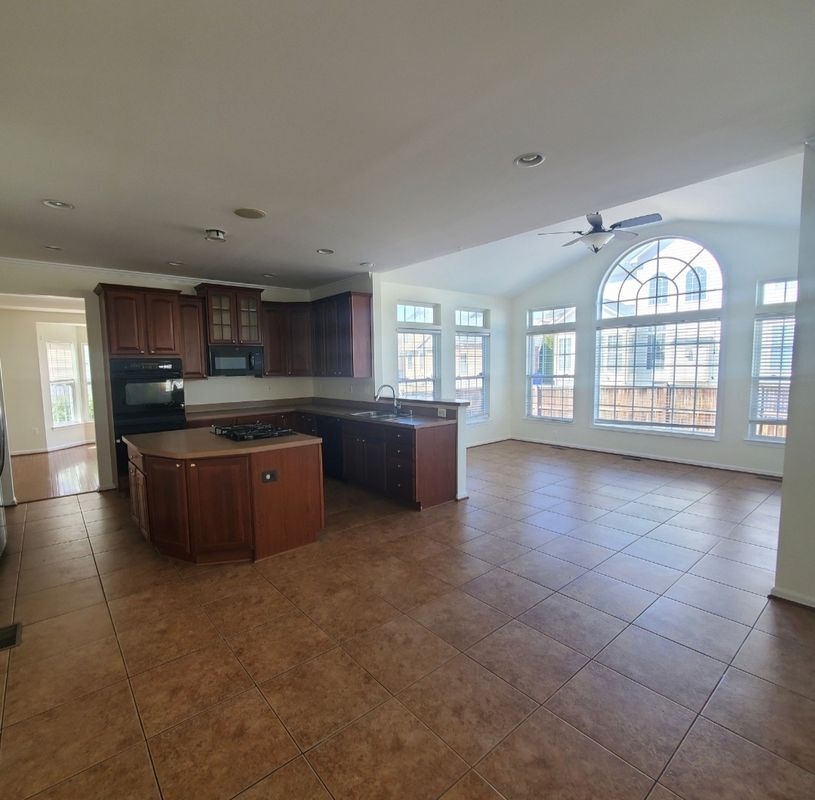 Building Photo - 3123 Sedgewick Dr
