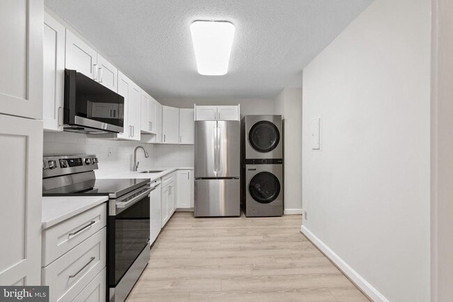 Building Photo - 8340 Greensboro Dr