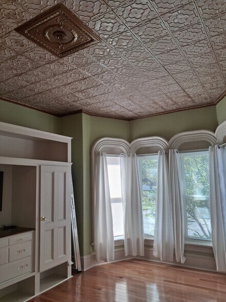 Building Photo - 33 Kinsley St