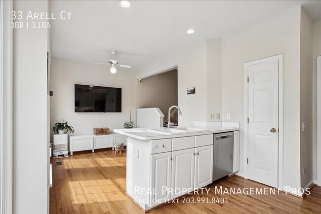Building Photo - 33 Arell Ct