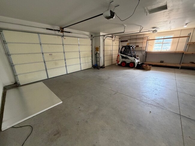Building Photo - 435 NE Greystone Loop
