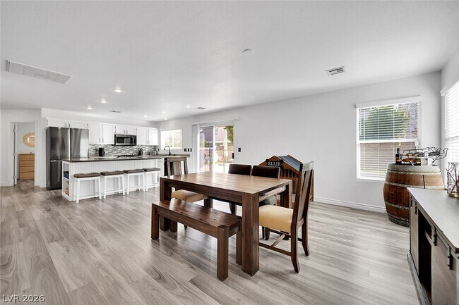 Building Photo - 11142 Romola St