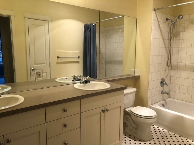 Building Photo - Updated Condo with Parking for One, Great Location and Communal Roof-top Deck!!