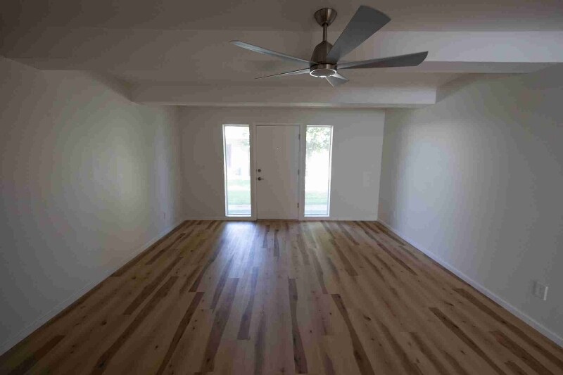 Building Photo - 12828 N 113th Ave