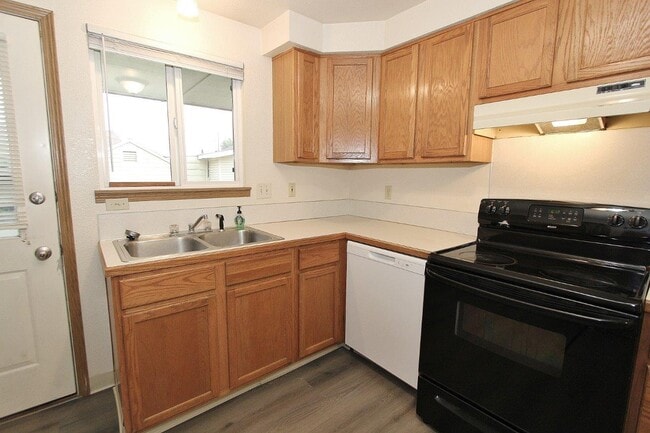 Building Photo - 1310 Poplar St