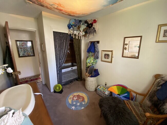 Building Photo - Massive Fenced Yard, Spacious 3BR Near Hospital, Shopping & Waterfront in Prime Bellingham Location