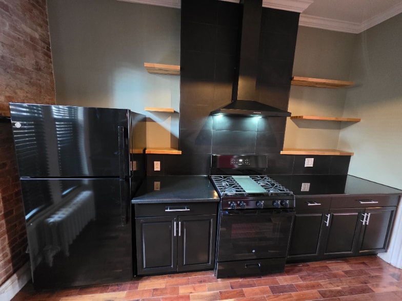 Building Photo - 148 S Swan St