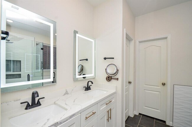 Building Photo - 7015 Baitland Dr