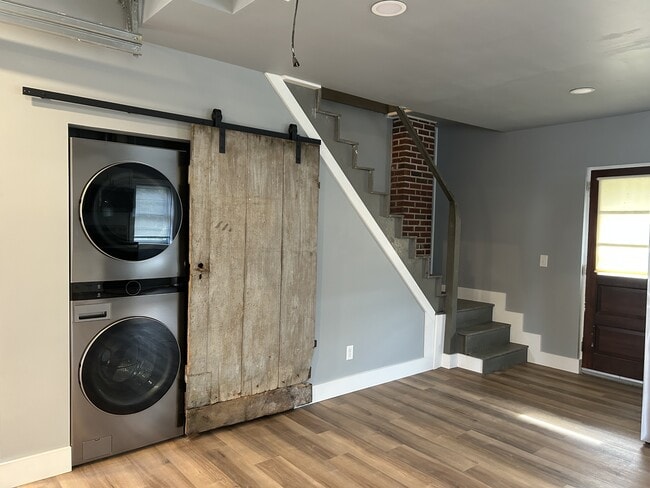 Building Photo - 49 S Mill St