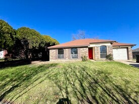 Building Photo - 2303 Cactus Dr