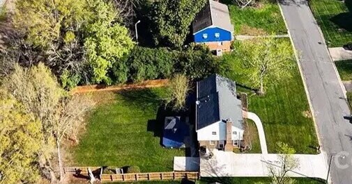 Building Photo - "Discover Comfort and Space in Charlotte: 4-Bed, 3-Bath Gem on Red Carriage Lane!"